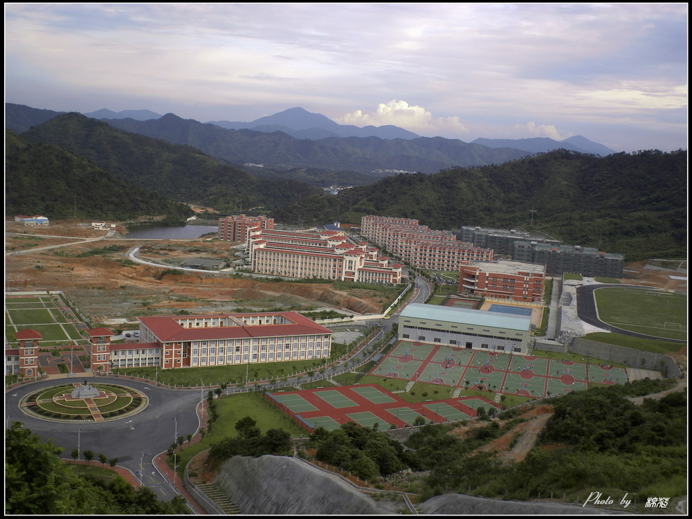 学校全景.JPG