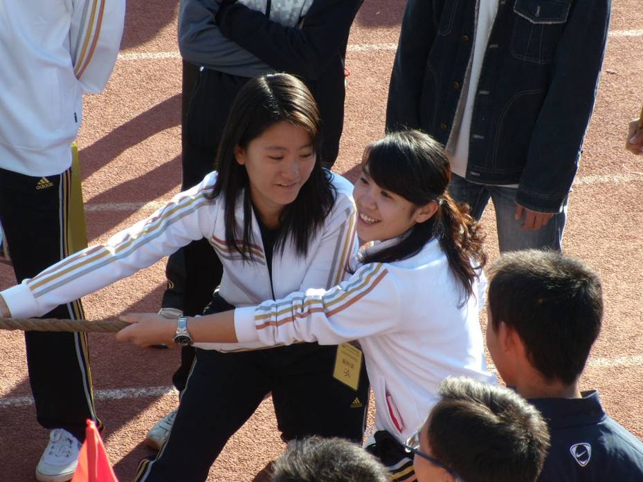 刘总拔河.jpg