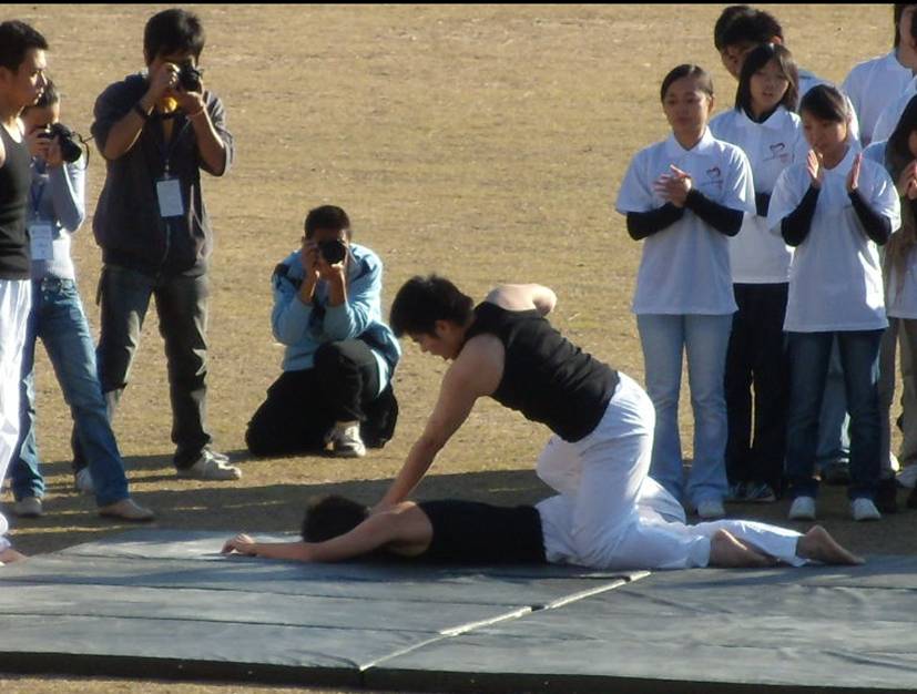 趴下.jpg