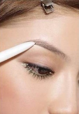 8、 描绘眉毛,替换眉色.jpg